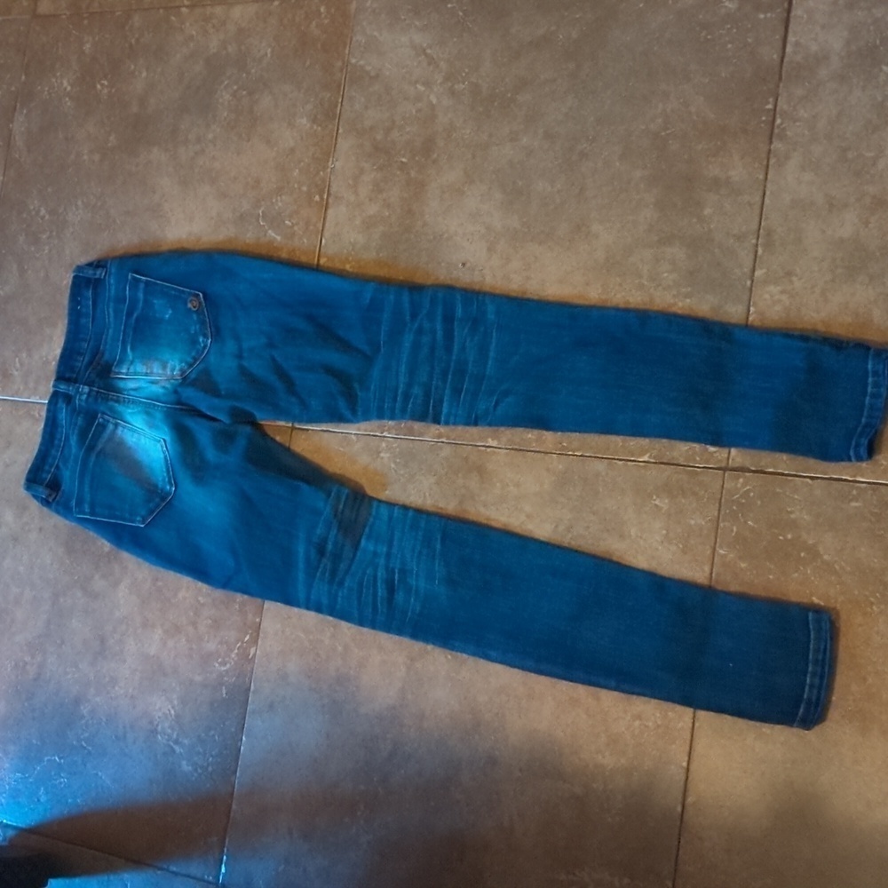 Distressed button. Fly size zero indigo rain ankle skinny jeans. - Picture 3 of 3